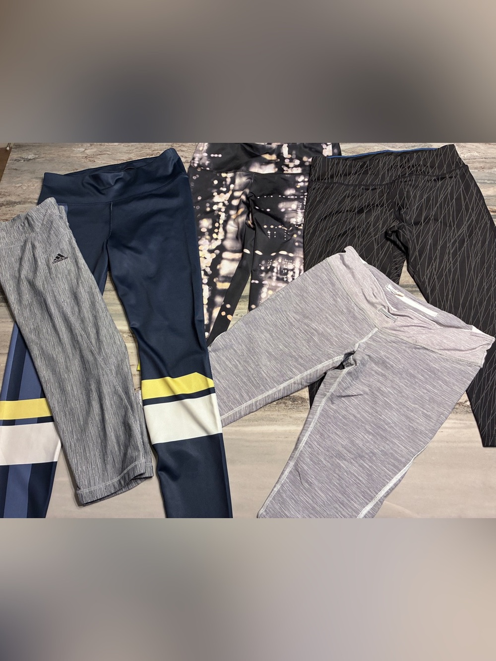 Women’s 5 leggings EUC Calvin Klein, Onzie, Adidas, Shape Sz M/L Capri